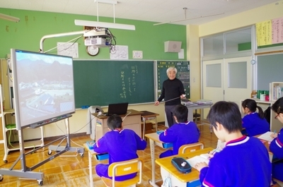 日貫小学校で講義